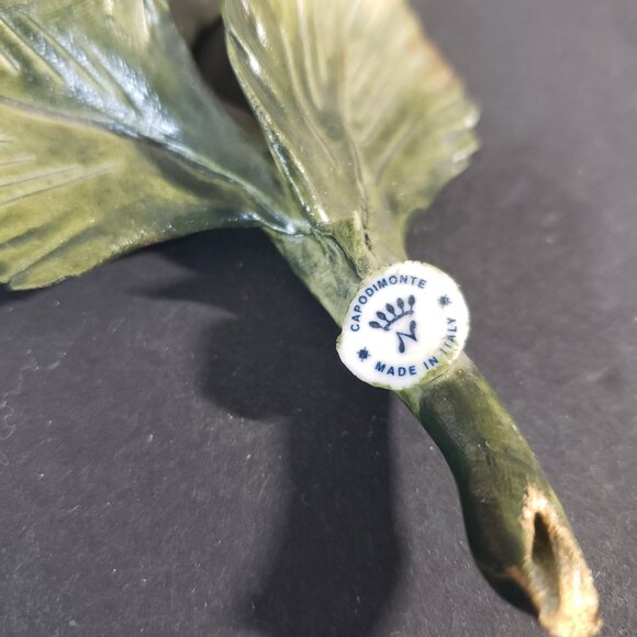 Beautiful Vintage Capodimonte Fine Porcelain Red and Gold Rose Figurine 7" - Picture 4 of 10